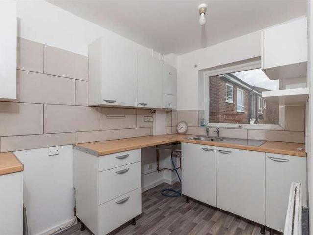 2 bed flat for sale