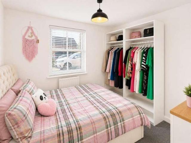 2 bed flat for sale