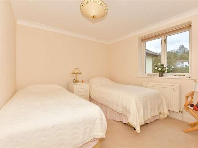 2 bed flat for sale