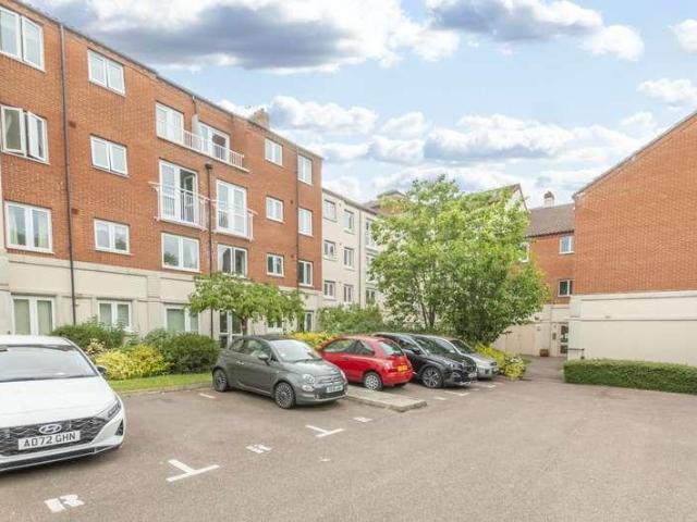 2 bed flat for sale