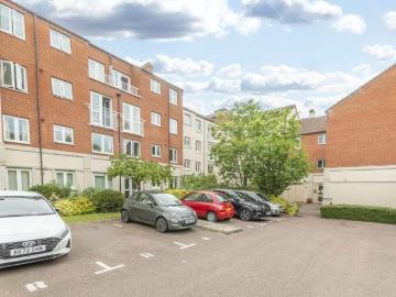 2 bed flat for sale