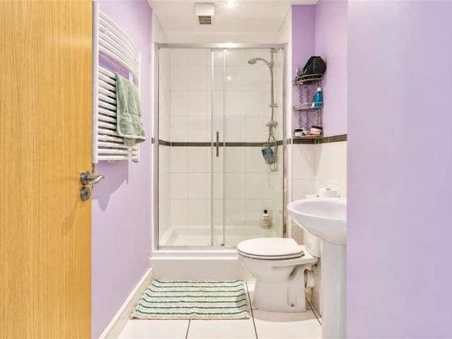 2 bed flat for sale