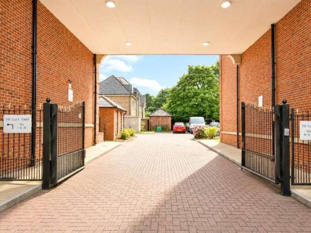 2 bed flat for sale