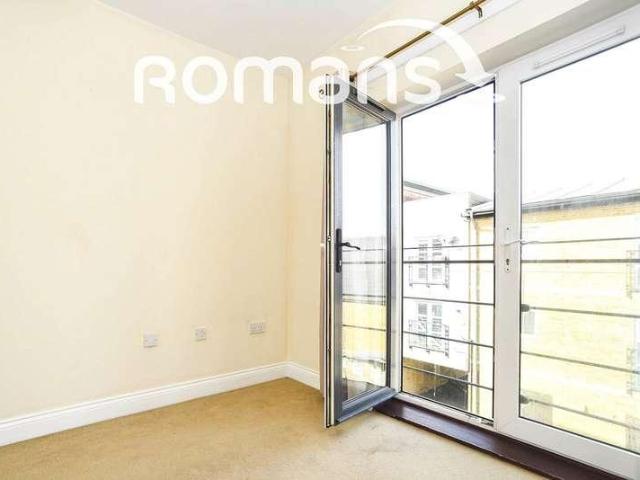 2 bed flat for sale