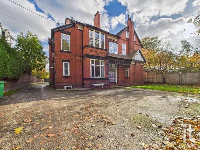 2 bed flat for sale