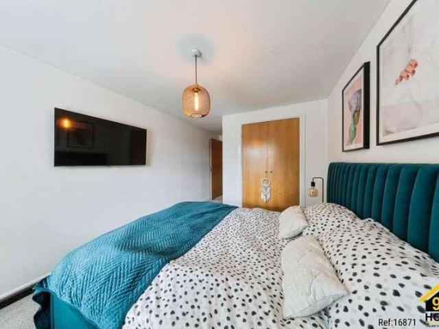 2 bed flat for sale