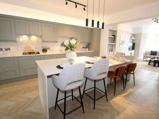 2 bed flat for sale