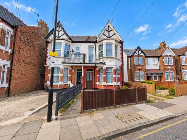 2 bed flat for sale