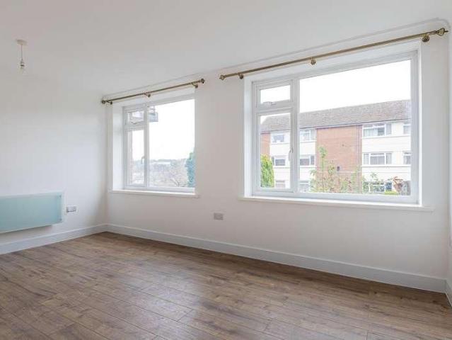 2 bed flat for sale