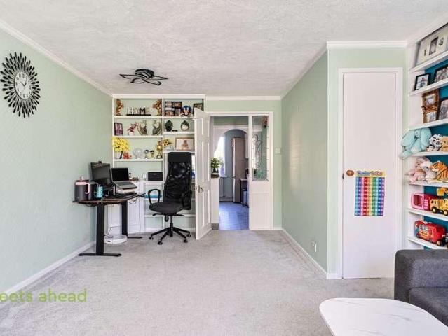 2 bed flat for sale