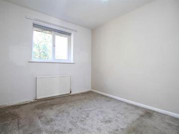 Ashton upon Mersey, M33 - Garden, Parking