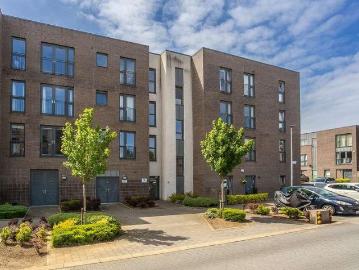 2 bed flat for sale