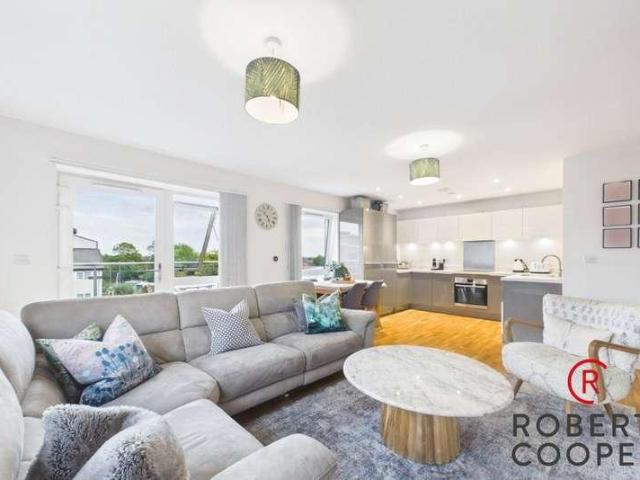 2 bed flat for sale