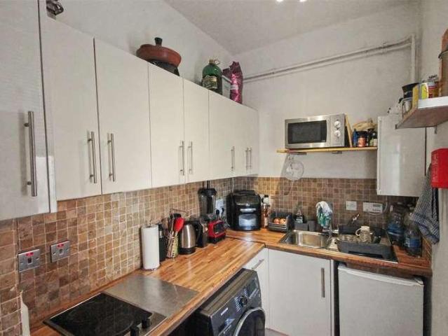 2 bed flat for sale