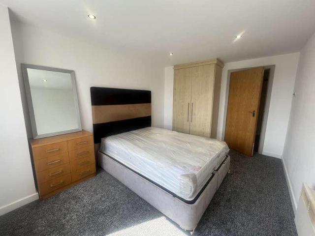 2 bed flat for sale