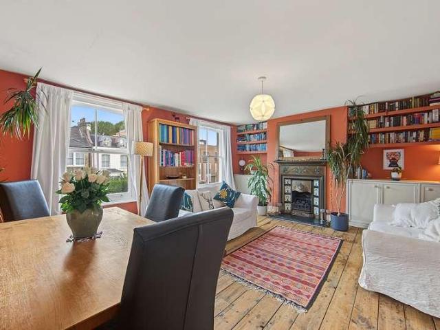 2 bed flat for sale