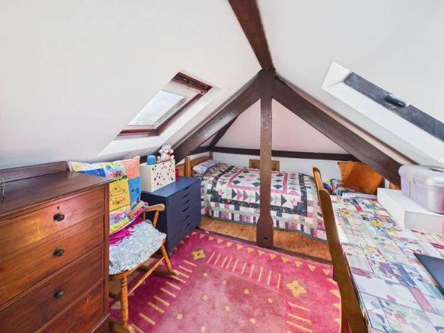 2 bed flat for sale