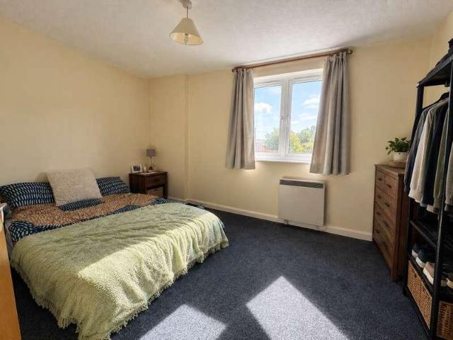 2 bed flat for sale