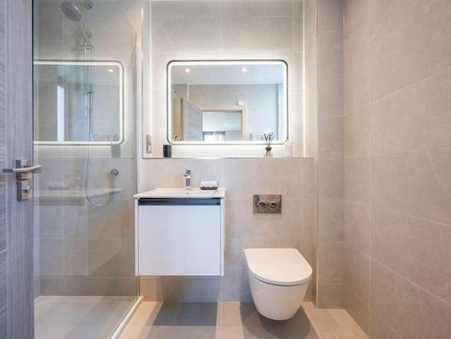 2 bed flat for sale