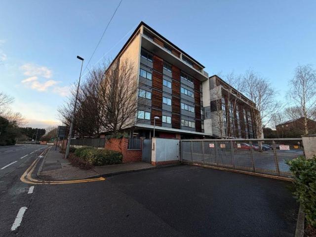 2 bed flat for sale