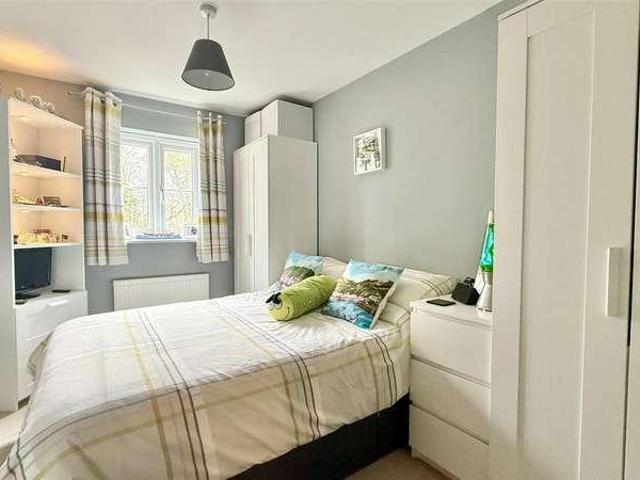 2 bed flat for sale