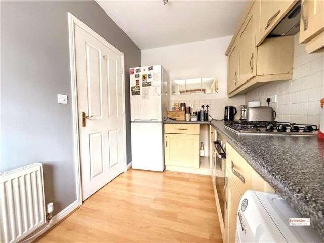 2 bed flat for sale
