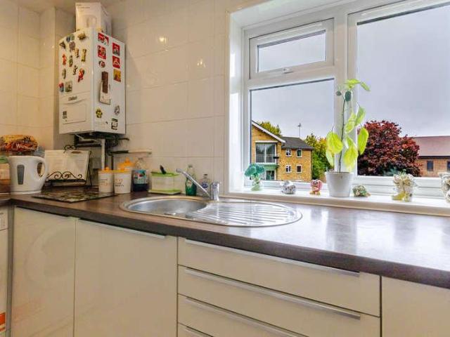 2 bed flat for sale