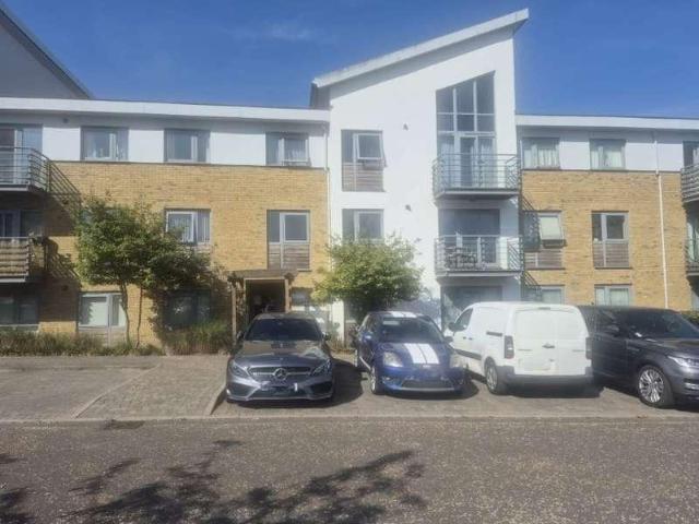 2 bed flat for sale