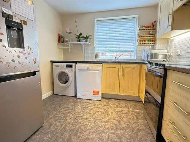 2 bed flat for sale