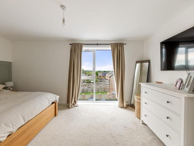2 bed flat for sale