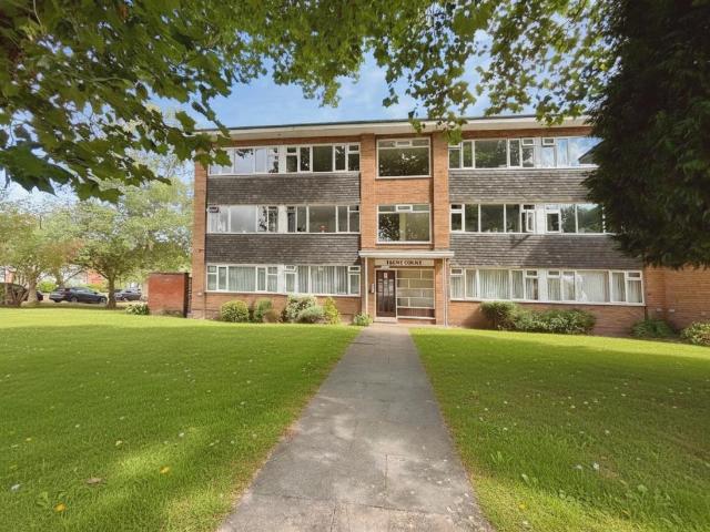 2 bed flat for sale