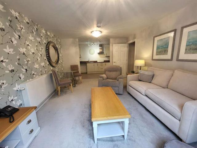 2 bed flat for sale