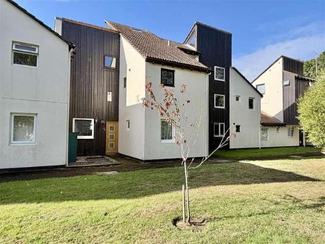 2 bed flat for sale