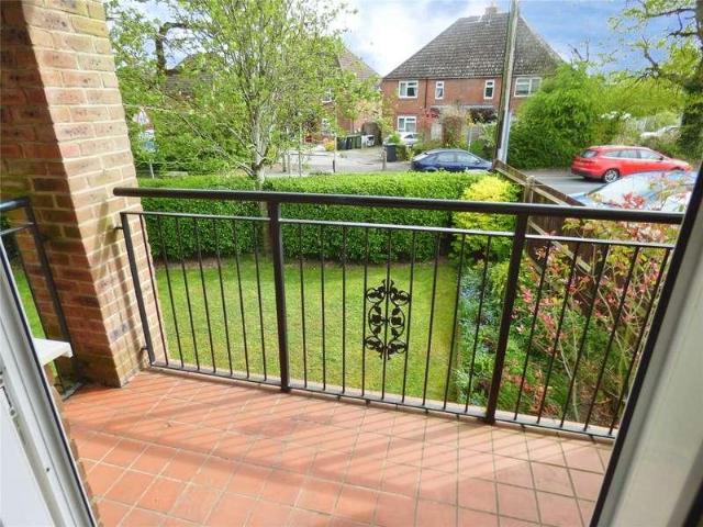 2 bed flat for sale