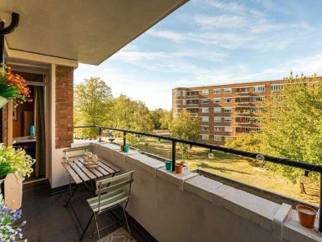 2 bed flat for sale