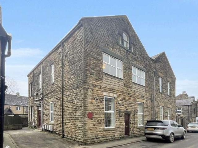 2 bed flat for sale