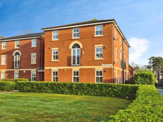 2 bed flat for sale