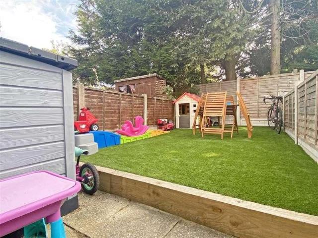 2 bed flat for sale
