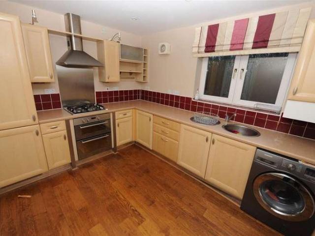 2 bed flat for sale