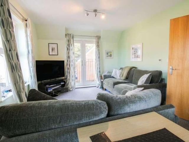 2 bed flat for sale