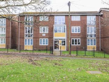 2 bed flat for sale