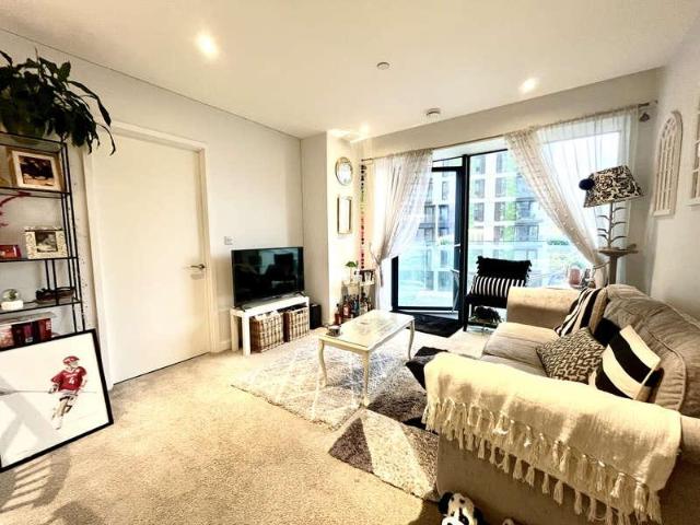 2 bed flat for sale