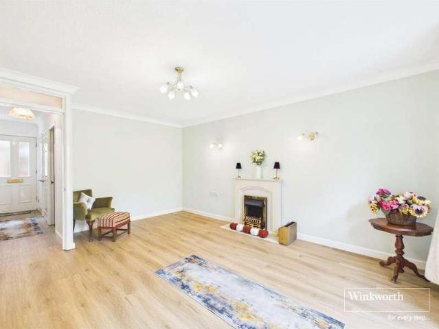 2 bed flat for sale