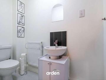 2 bed flat for sale