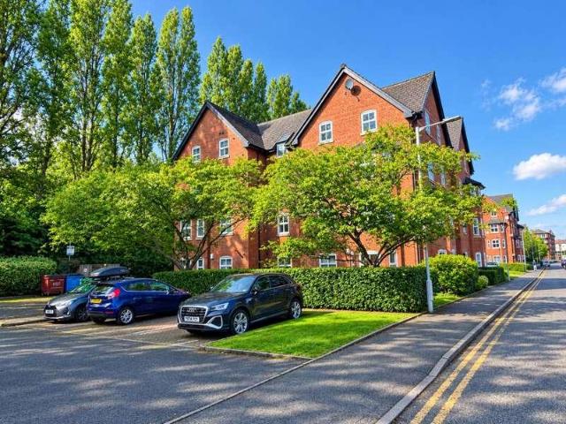 2 bed flat for sale