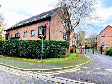 2 bed flat for sale