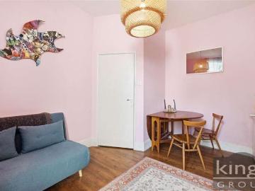 2 bed flat for sale