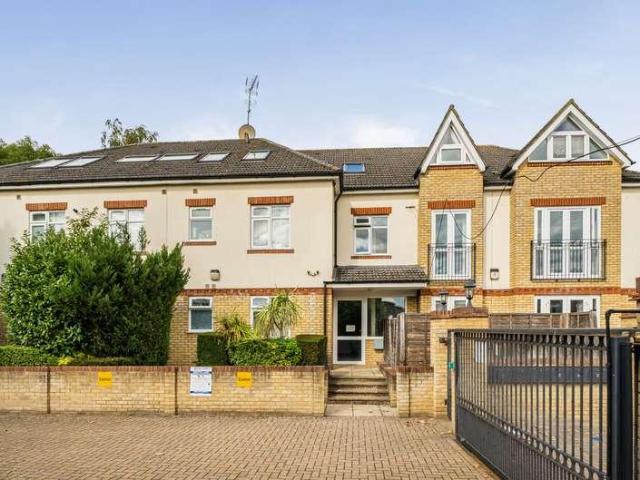 2 bed flat for sale