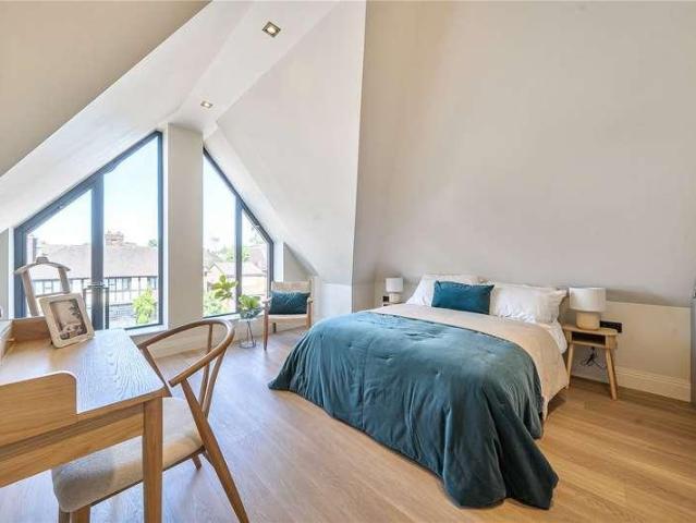2 bed flat for sale