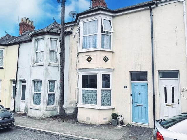 2 bed flat for sale